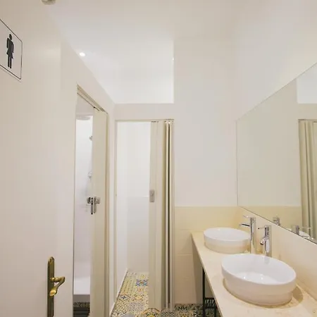 Ptm Downtown Hostel&suites אכסניה *